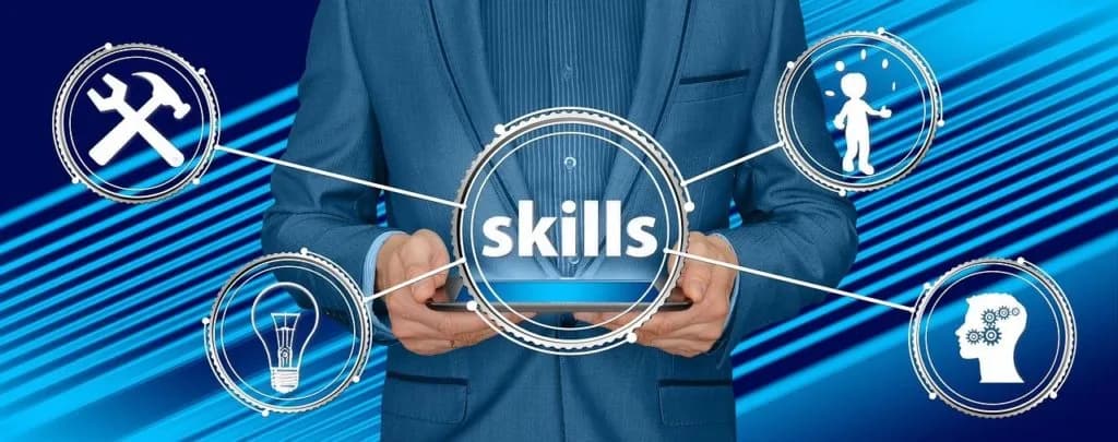 Deux collègues en discussion de travail dans un bureau